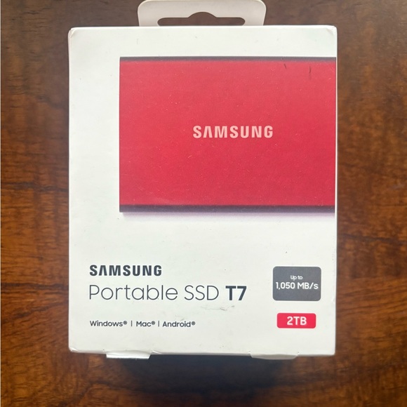Samsung T7 Touch Portable 2TB SSD Solid State Drive 1050MB/s USB 3.2 - Red - Picture 1 of 5